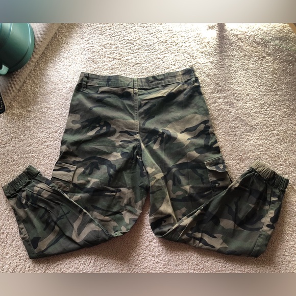 NWT Kréamy Woodland Camo Cargo Jogger Pants Women's Cuffed Ankle Streetwear - Picture 4 of 10